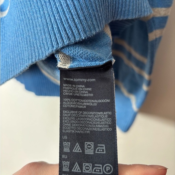 🎉4/30$🎉 Tommy Hilfiger Blue and White V-Neck Sweater▫️ - Picture 3 of 4